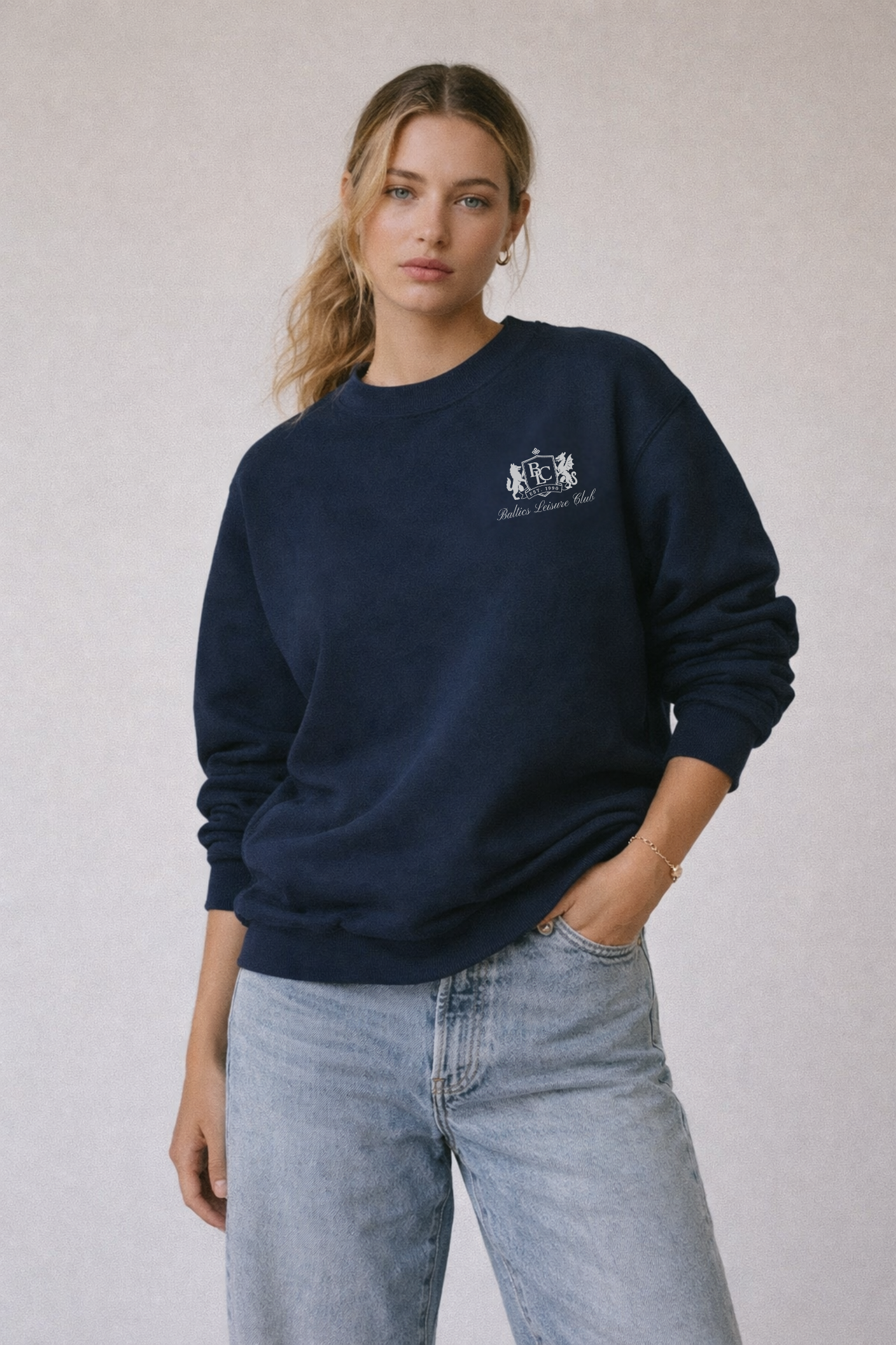 The Club Women Sweatshirt – Navy/White Baltics Leisure Club