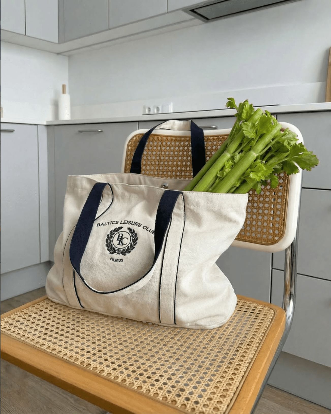 The Heritage Embroidered Tote - White/Navy - Baltics Leisure Club